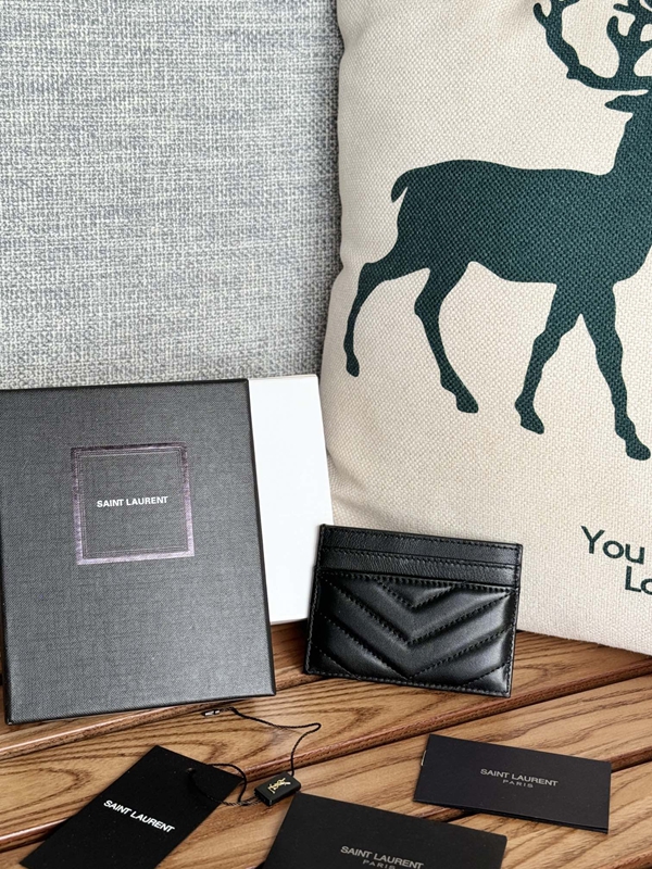 イヴサンローラン財布背面デザイン